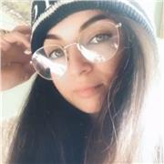 Docente di letteratura italiana impartisce lezioni di grammatica e letteratura